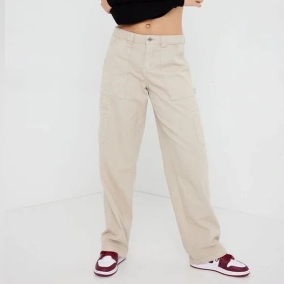 Garage Pants - Women’s Garage Cargo pants, tan, size 00 Low waist khaki pockets comfy